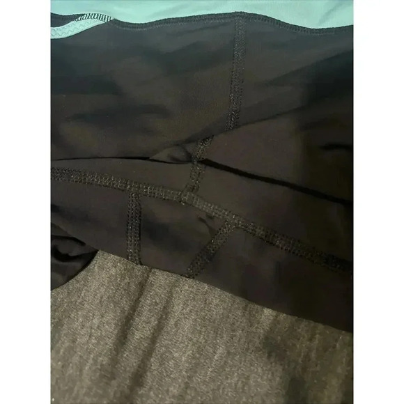 lululemon womens size 8Lulu Cropped Capri Pants Black Blue Euc - Picture 2 of 5